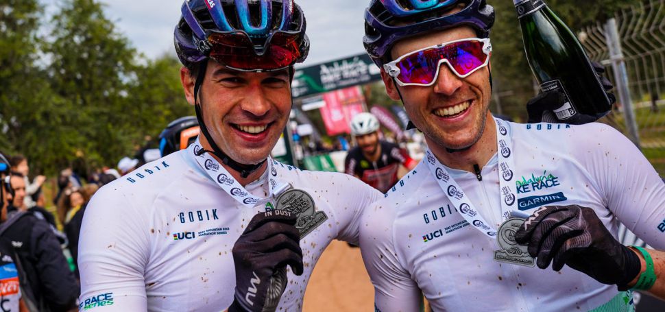 Andreas Seewald s Martinem Stokem vtzi Andaluca Bike Race 2022!